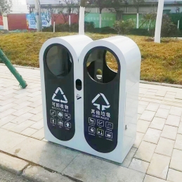 南京公园分类垃圾桶